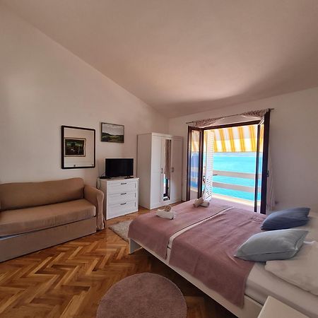 Apartments Apartmani Pintar มีมิตเซ ภายนอก รูปภาพ