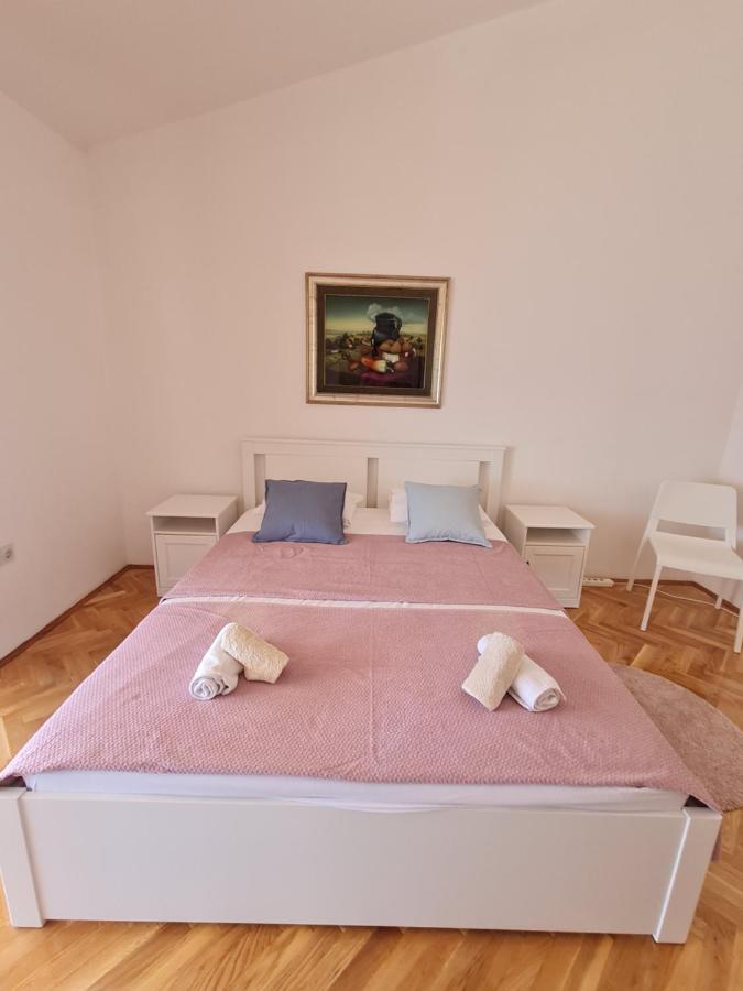 Apartments Apartmani Pintar มีมิตเซ ภายนอก รูปภาพ