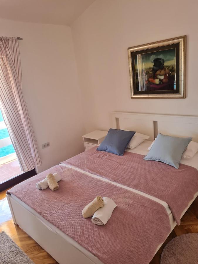 Apartments Apartmani Pintar มีมิตเซ ภายนอก รูปภาพ