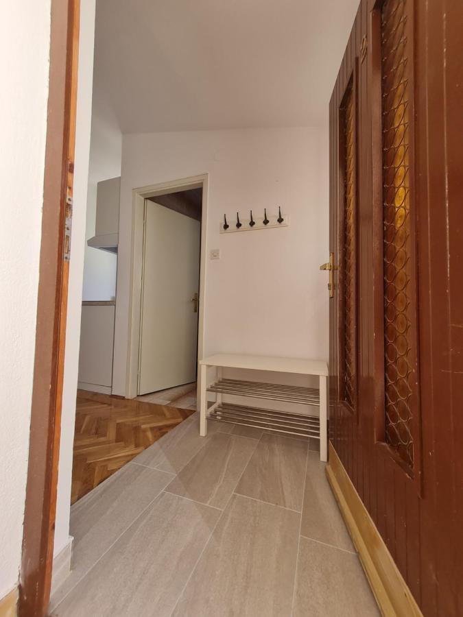 Apartments Apartmani Pintar มีมิตเซ ภายนอก รูปภาพ