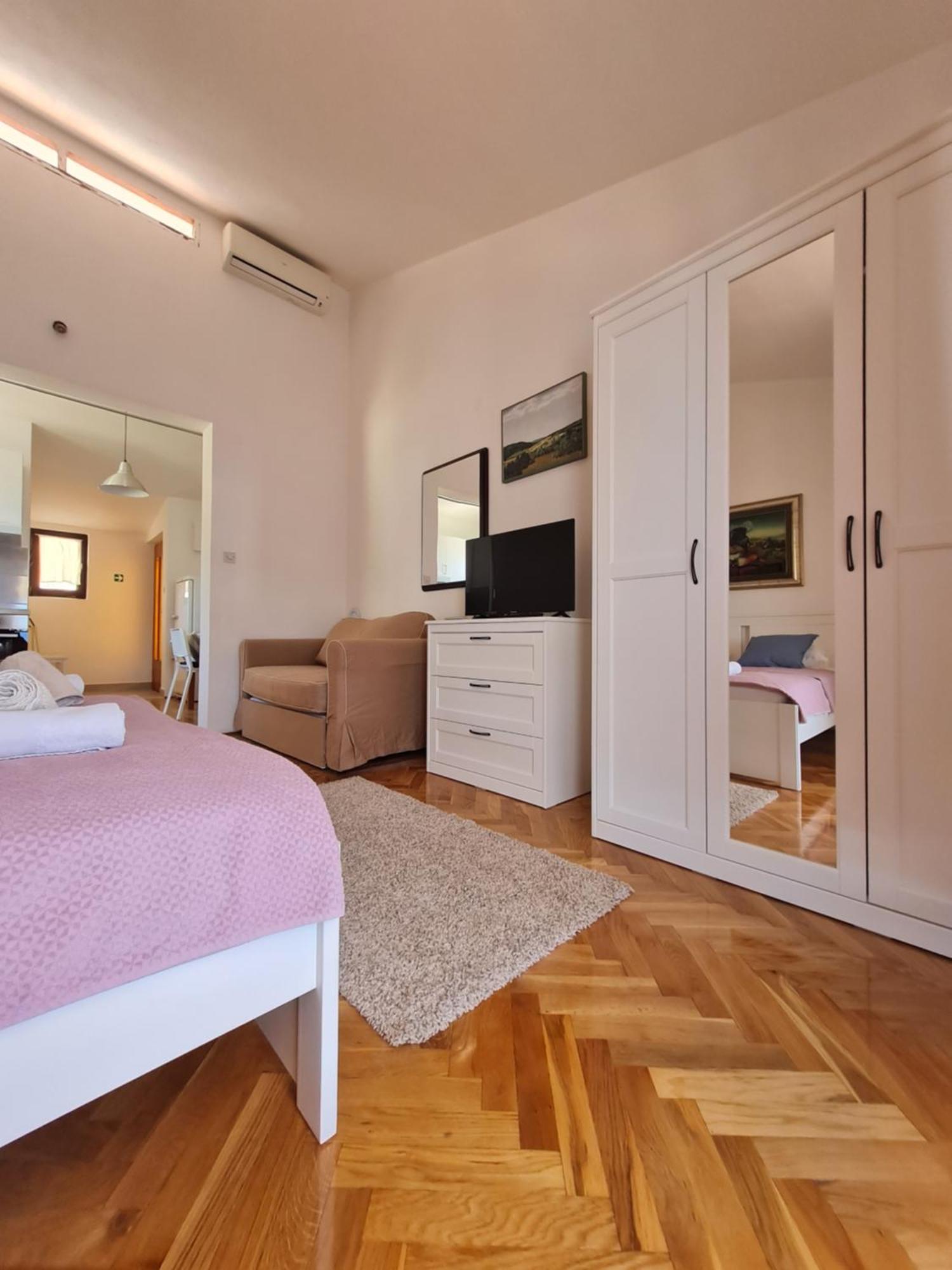 Apartments Apartmani Pintar มีมิตเซ ภายนอก รูปภาพ