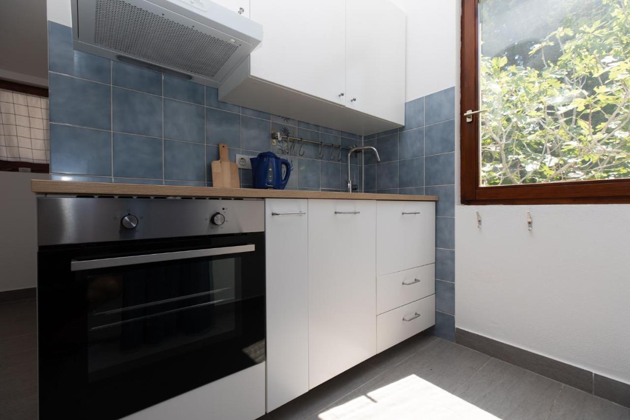 Apartments Apartmani Pintar มีมิตเซ ภายนอก รูปภาพ