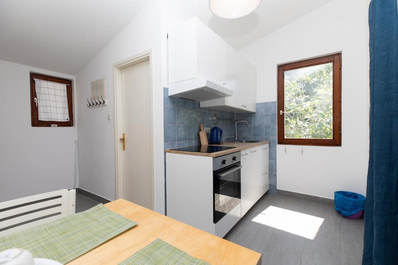 Apartments Apartmani Pintar มีมิตเซ ภายนอก รูปภาพ