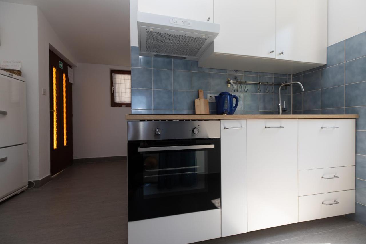 Apartments Apartmani Pintar มีมิตเซ ภายนอก รูปภาพ